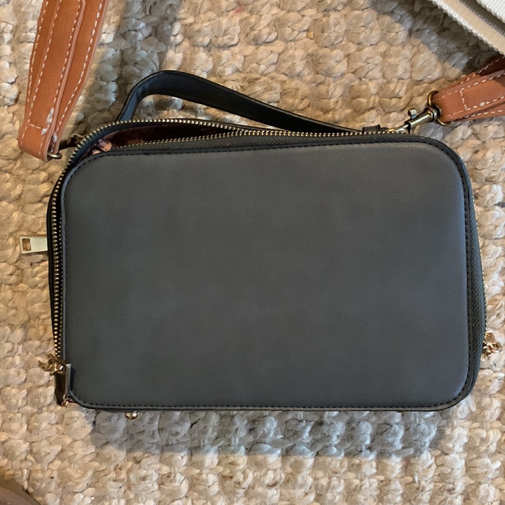 Camera crossbody - Picture 8 of 9